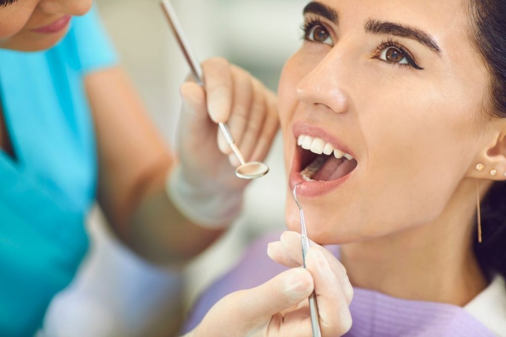 implant dentar de la SUS