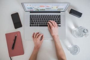 ücretsiz sanal davetler yapmak için uygulamalar