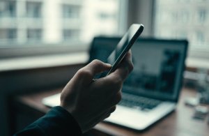 Skaidri tėvų kontrolė: programėlės, skirtos stebėti jūsų vaiko mobilųjį telefoną.