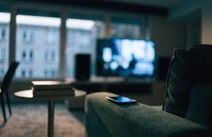 Безкоштовний Netflix у 2026 році? Що таке міф і як легально платити менше?