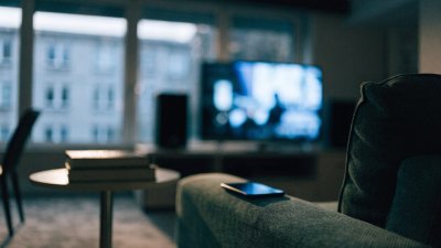 Gratis Netflix in 2026? Wat is een mythe en hoe kun je legaal minder betalen?