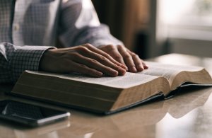 Écoutez la Bible directement depuis votre téléphone portable avec ces applications