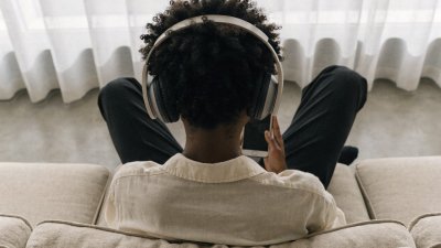 Beste apps om gratis films en series te kijken op je mobiele telefoon (2026)